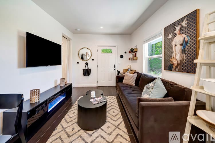 Los Angeles House: 5311 Elvira Rd