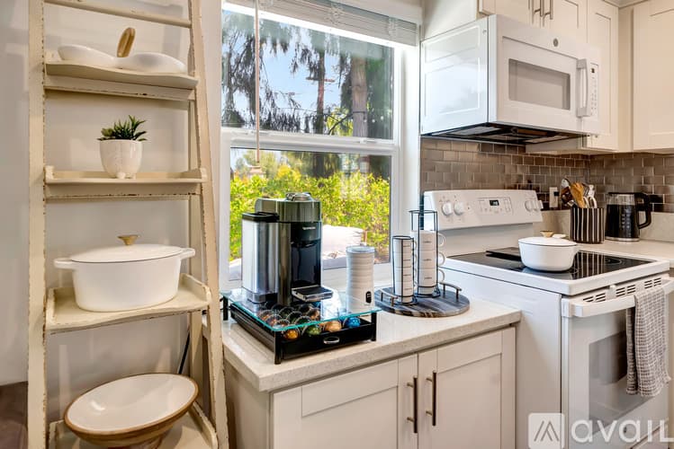 Los Angeles House: 5311 Elvira Rd