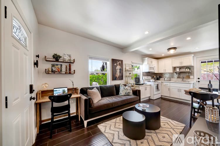 Los Angeles House: 5311 Elvira Rd