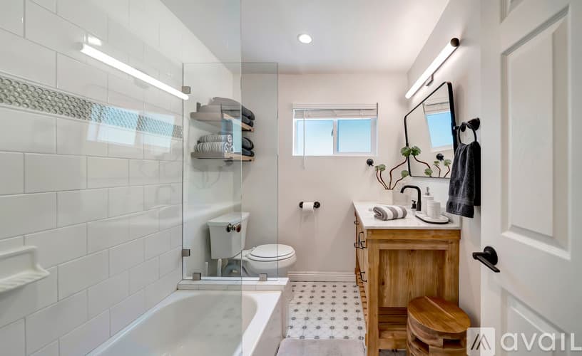 Los Angeles House: 5311 Elvira Rd