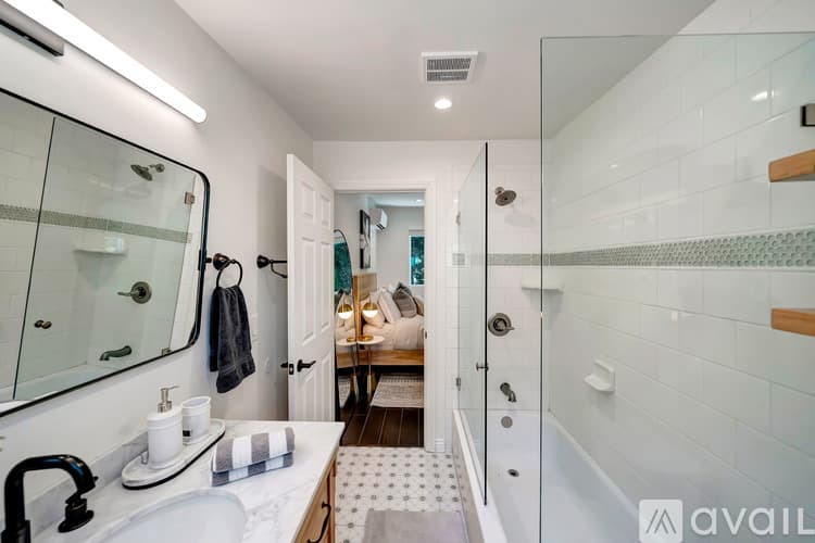 Los Angeles House: 5311 Elvira Rd
