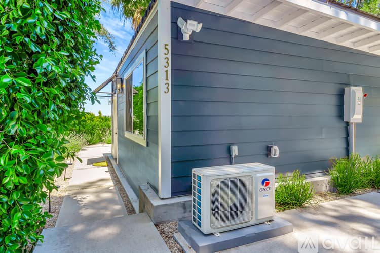Los Angeles House: 5311 Elvira Rd