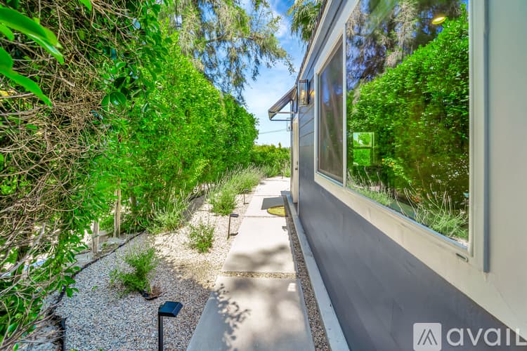 Los Angeles House: 5311 Elvira Rd