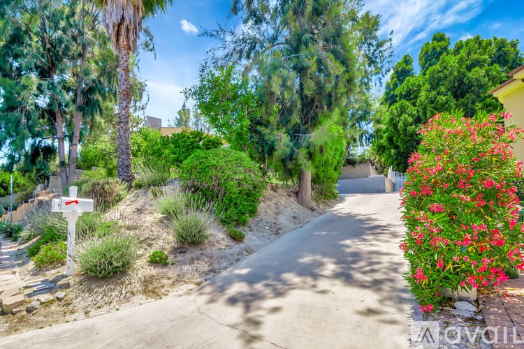Los Angeles House: 5311 Elvira Rd