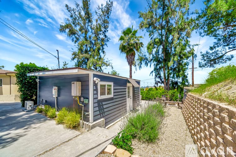 Los Angeles House: 5311 Elvira Rd