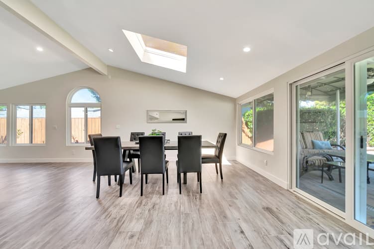 Los Angeles House: 5852 Mc Donie Ave