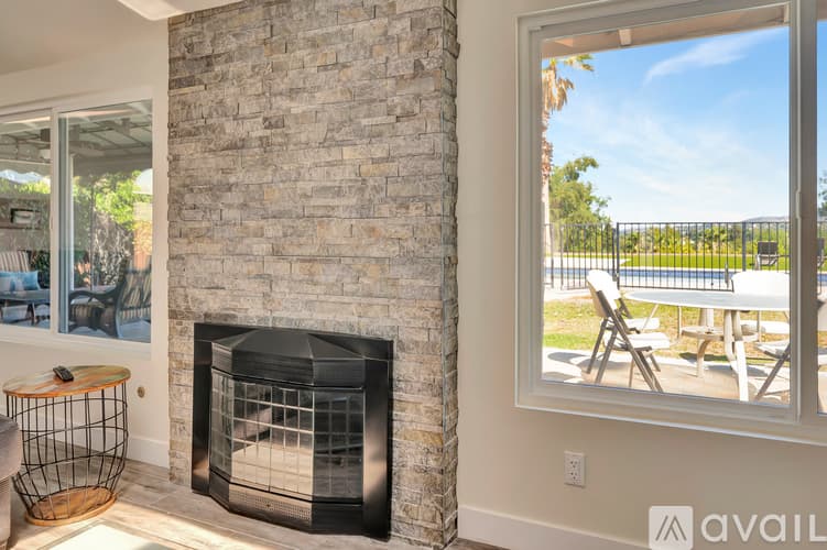 Los Angeles House: 5852 Mc Donie Ave
