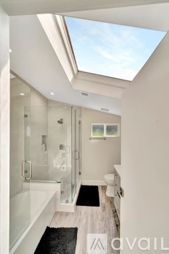 Los Angeles House: 5852 Mc Donie Ave