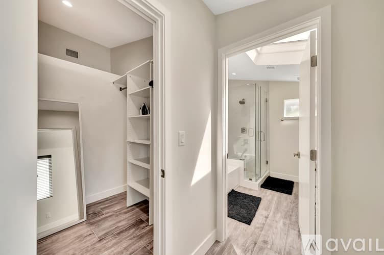Los Angeles House: 5852 Mc Donie Ave
