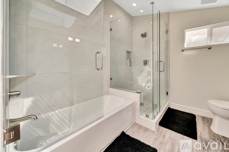 Los Angeles House: 5852 Mc Donie Ave