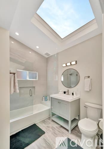 Los Angeles House: 5852 Mc Donie Ave