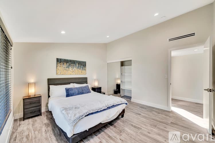 Los Angeles House: 5852 Mc Donie Ave