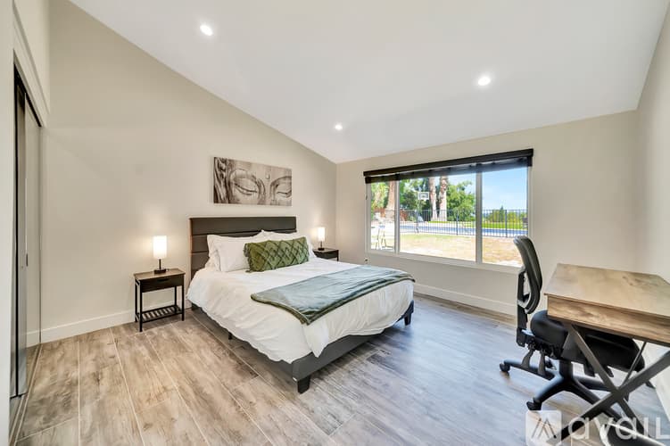 Los Angeles House: 5852 Mc Donie Ave