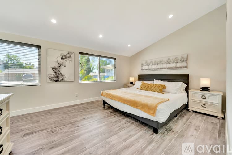 Los Angeles House: 5852 Mc Donie Ave