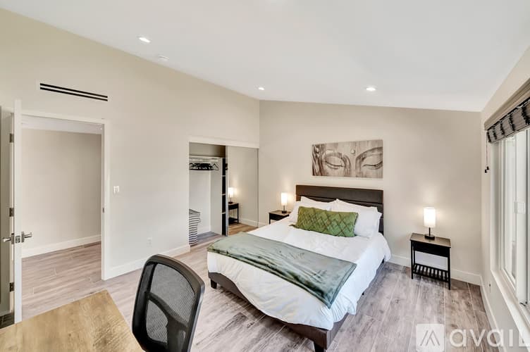Los Angeles House: 5852 Mc Donie Ave