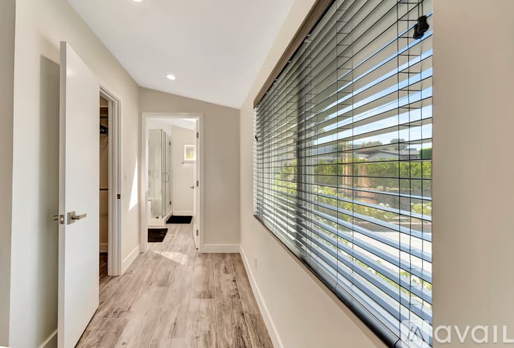 Los Angeles House: 5852 Mc Donie Ave