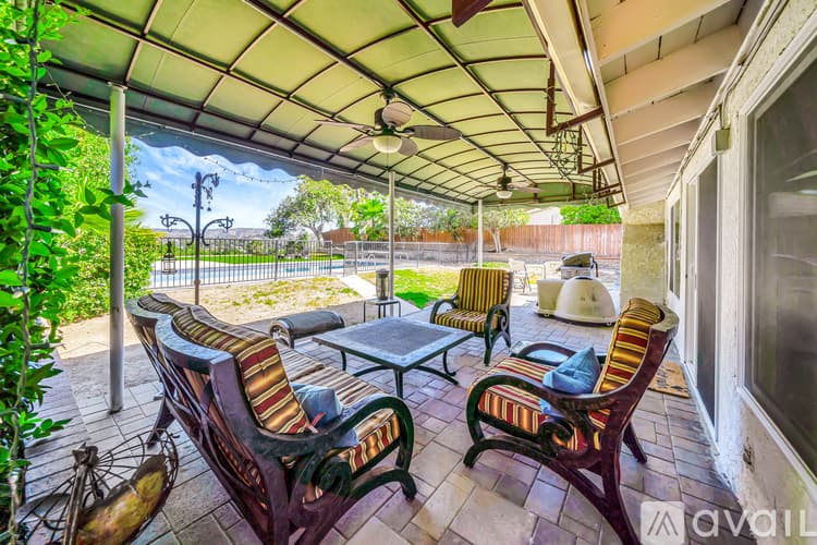 Los Angeles House: 5852 Mc Donie Ave