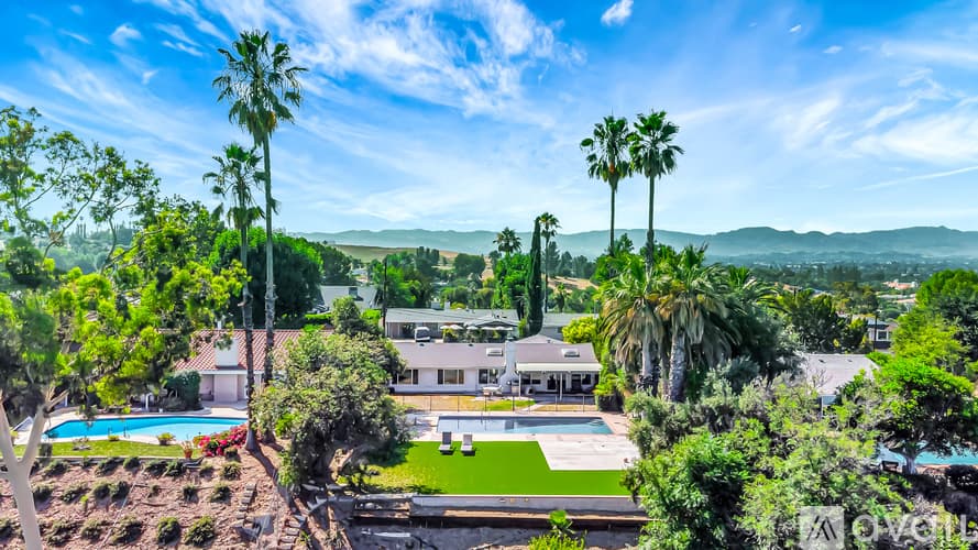 Los Angeles House: 5852 Mc Donie Ave
