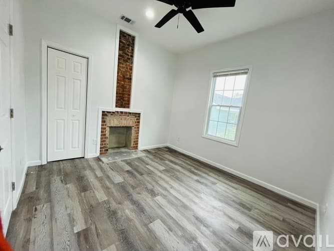 Savannah House: 2021 Hudson St