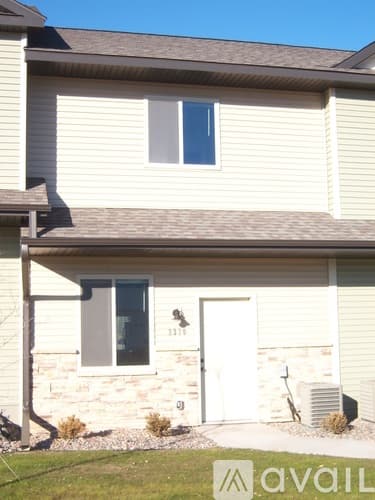 Eau Claire House: 2320 Peters Dr