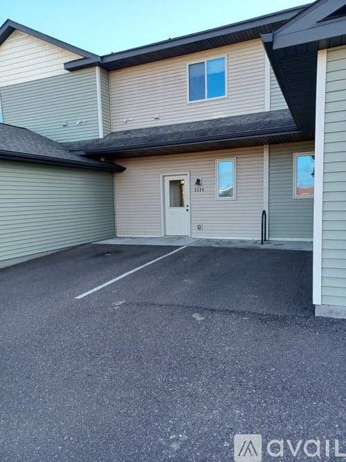 Eau Claire House: 2320 Peters Dr