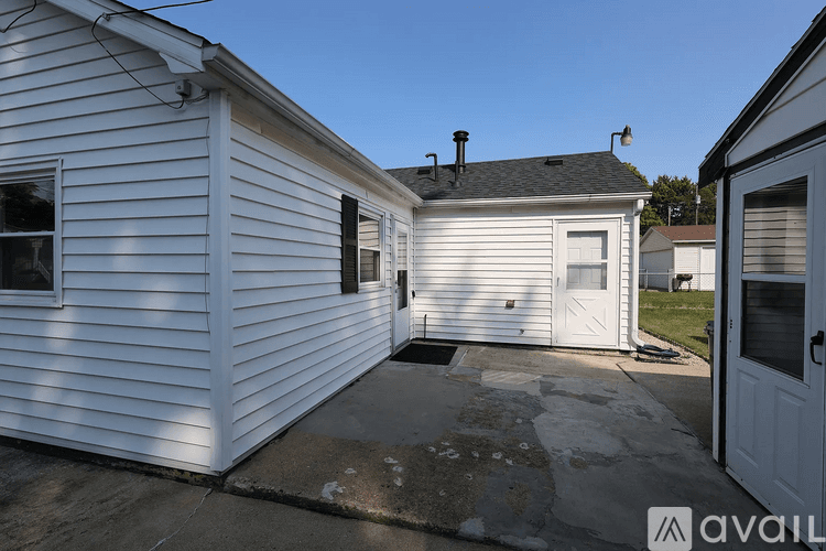 Bloomington House: 907 East Emerson Street
