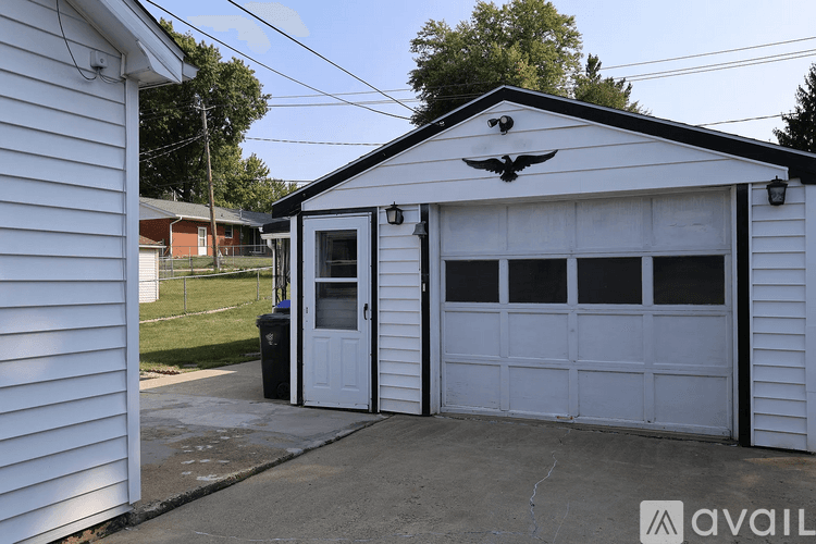 Bloomington House: 907 East Emerson Street