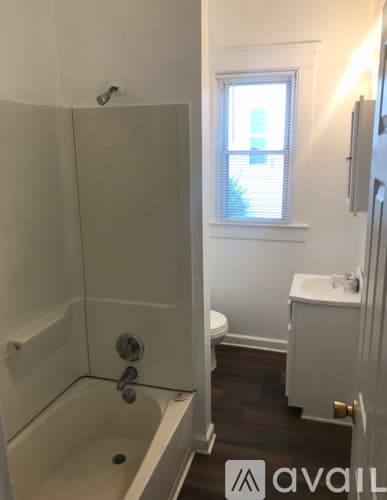 Goldsboro House: 1104 N George St