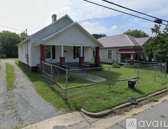 Goldsboro House: 1104 N George St