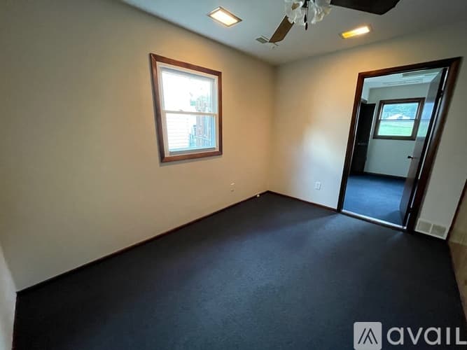 Bloomington House: 907 East Emerson Street
