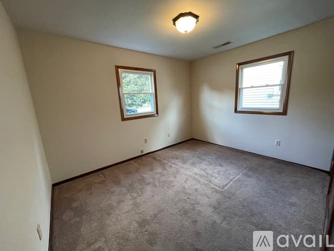 Bloomington House: 907 East Emerson Street