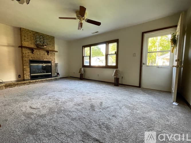 Bloomington House: 907 East Emerson Street