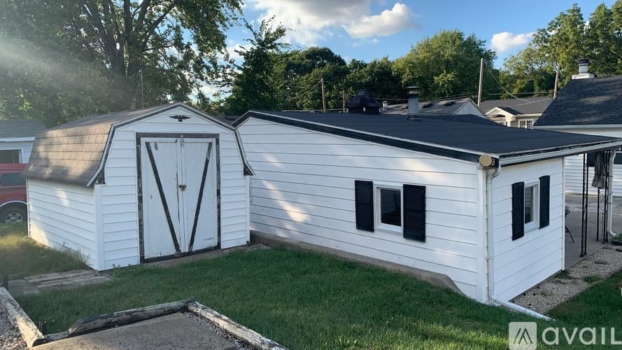 Bloomington House: 907 East Emerson Street