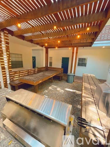 Tampa Apartment: 3215 W Swann Ave
