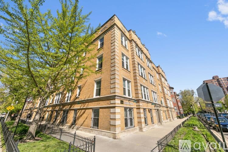 Chicago Apartment: 1106 W Glenlake Ave