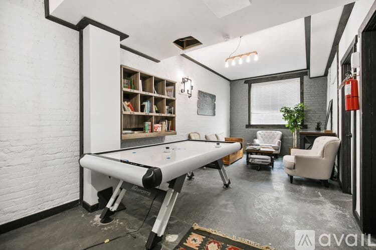 Chicago Apartment: 1104 W Glenlake Ave