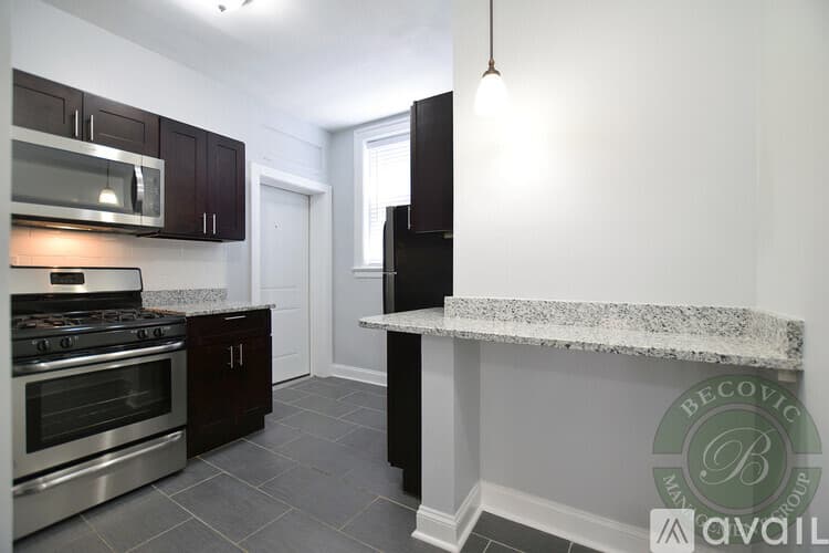 Chicago Apartment: 1104 W Glenlake Ave