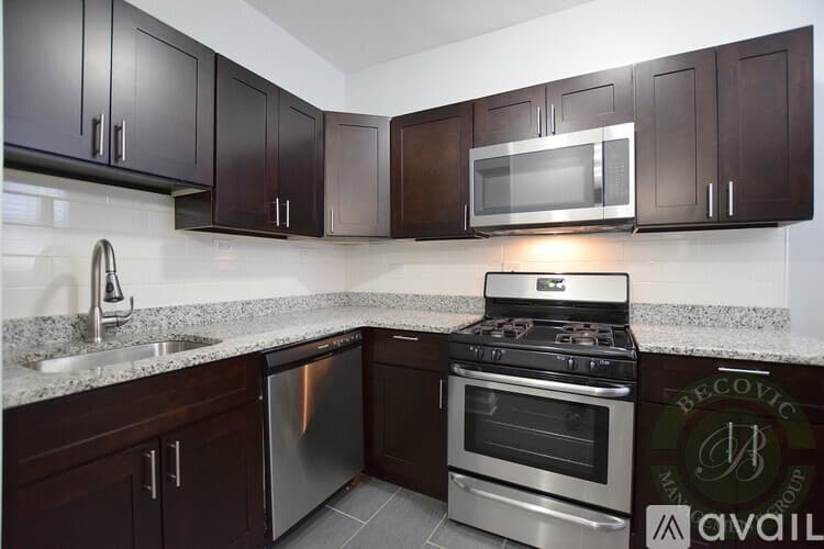 Chicago Apartment: 1104 W Glenlake Ave