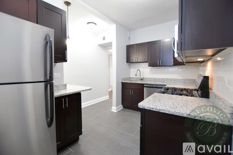 Chicago Apartment: 1104 W Glenlake Ave