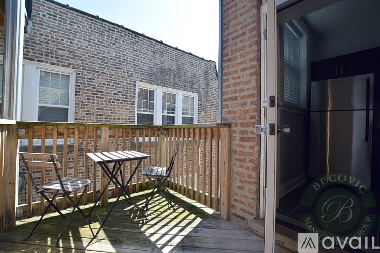 Chicago Apartment: 1104 W Glenlake Ave