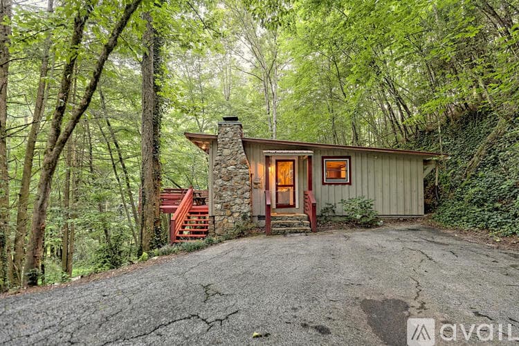 Lakemont House: 6180 Crow Creek Rd