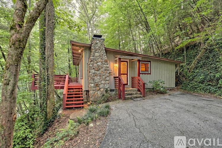 Lakemont House: 6180 Crow Creek Rd