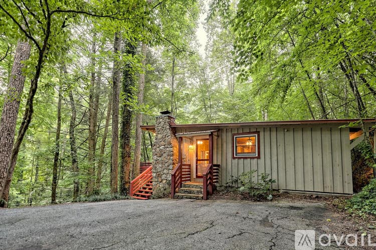 Lakemont House: 6180 Crow Creek Rd