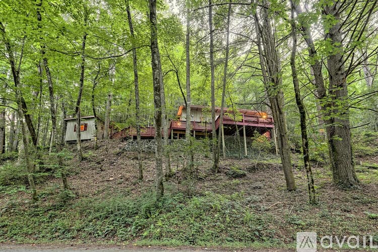 Lakemont House: 6180 Crow Creek Rd