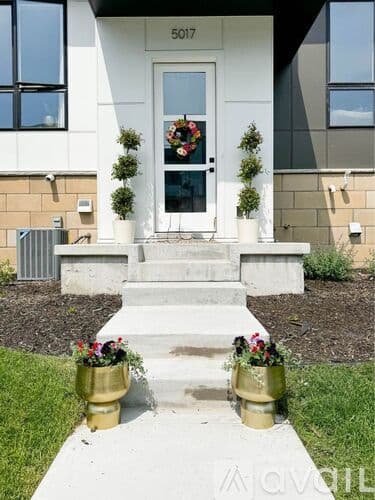 Lakeville Townhome: 5017 161st Street West