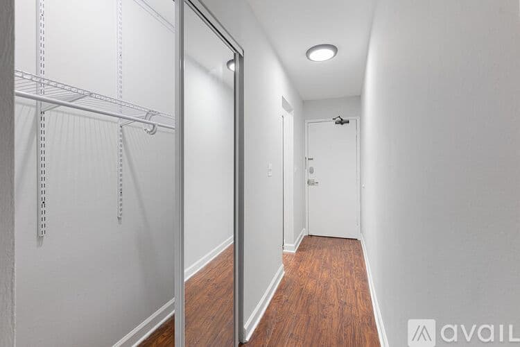 Chicago Apartment: 6758 N Sheridan Rd