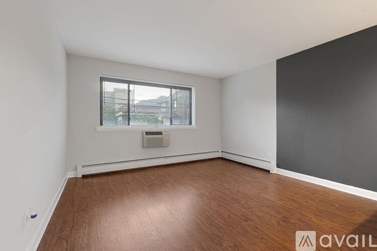 Chicago Apartment: 6758 N Sheridan Rd