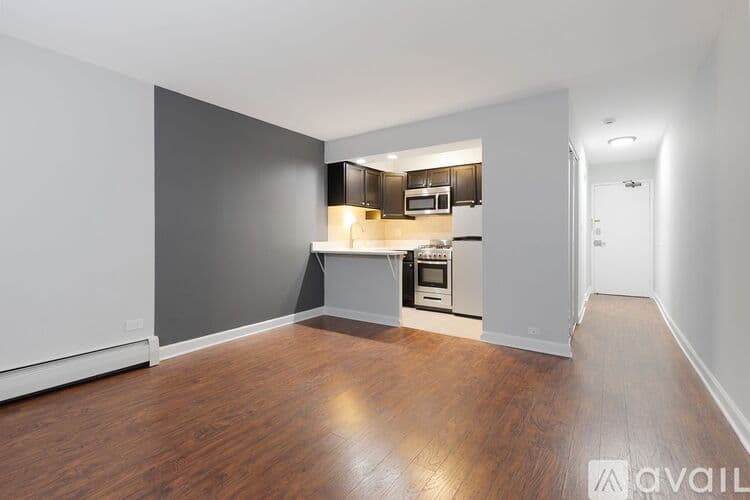 Chicago Apartment: 6758 N Sheridan Rd