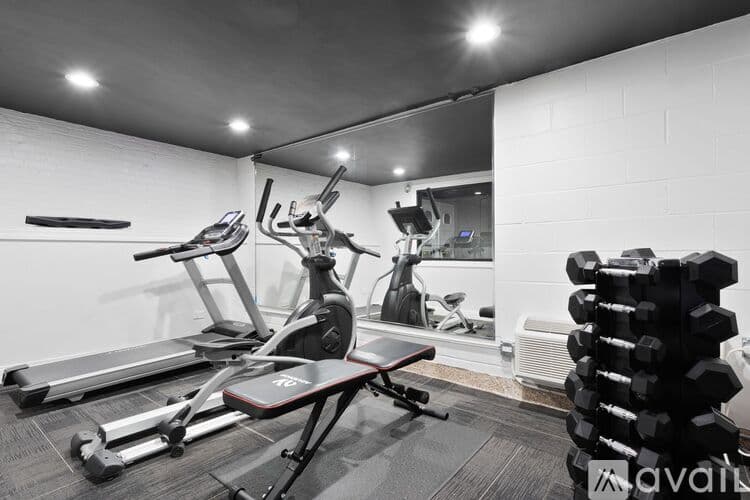 Chicago Apartment: 6758 N Sheridan Rd