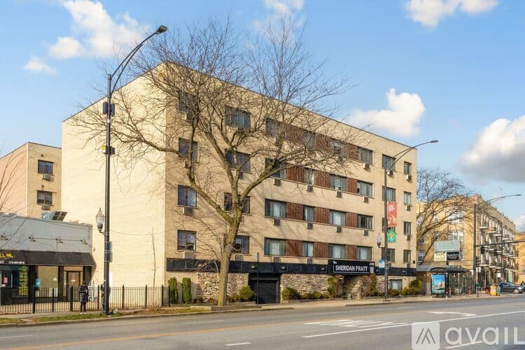 Chicago Apartment: 6758 N Sheridan Rd
